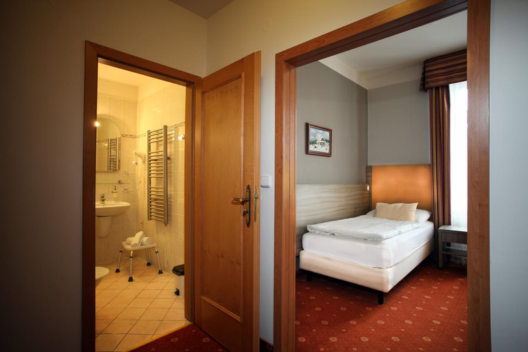 Bedroom 2, Hotel Paris, Cheb