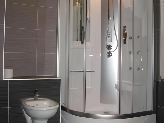 Bathroom 3, Hotel Legnano, Milano