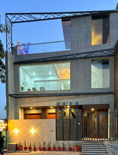 Exterior & Views