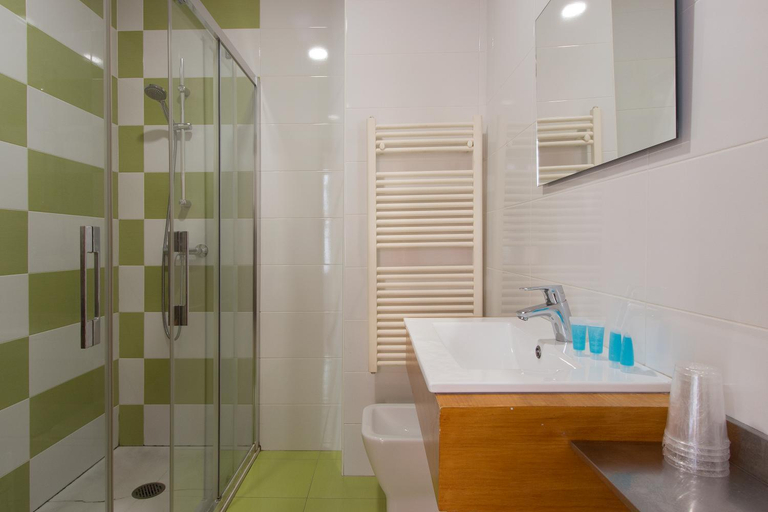 Bathroom 3, Hostal La Numantina, La Rioja