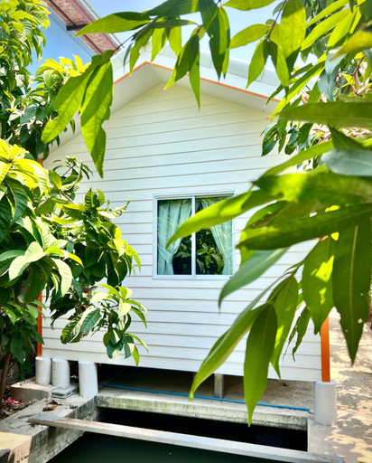 Exterior 1