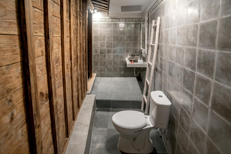 Bathroom 3