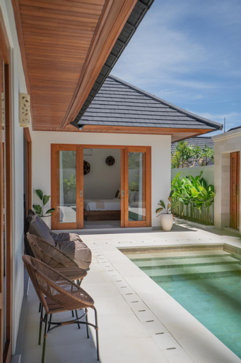 Swimming Pool 13