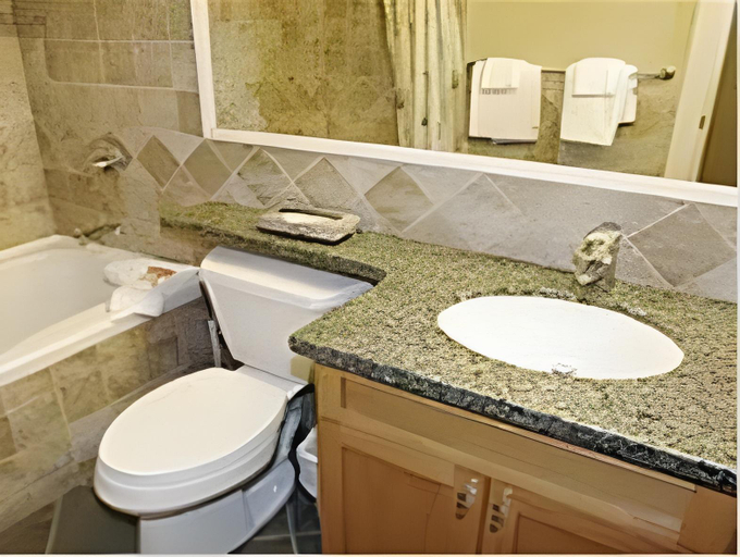 Bathroom 5, Glacier Lodge Steps to Trails and Nature, Squamish-Lillooet