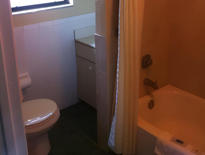 Bathroom 4, Orange City Motel, Volusia