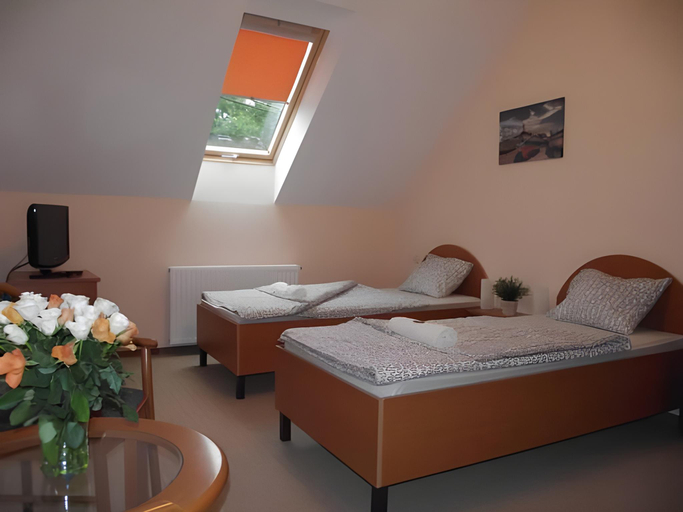 Bedroom 2, Mediterran Vendeghaz, Kecskemét