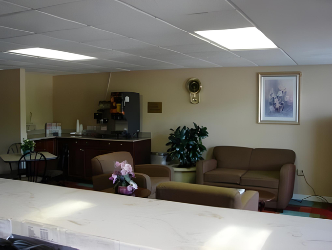 Public Area, Royal Inn - Anniston, Calhoun