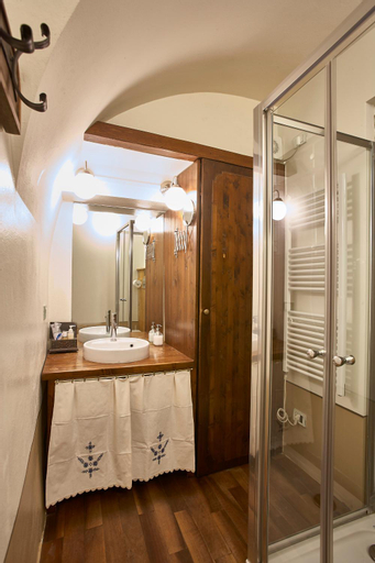Bathroom 4