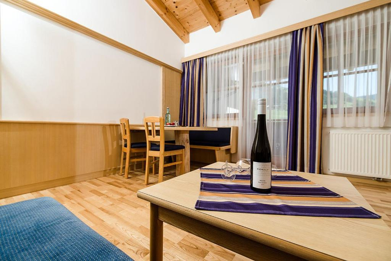 Bedroom 3, Hotel Langeck, Zell am See