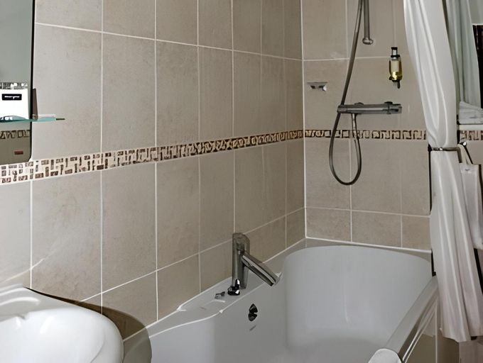 Bathroom 3, Fernhill Hotel, Dorset