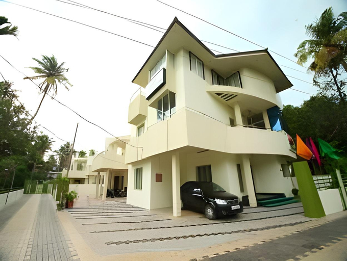 Exterior & Views