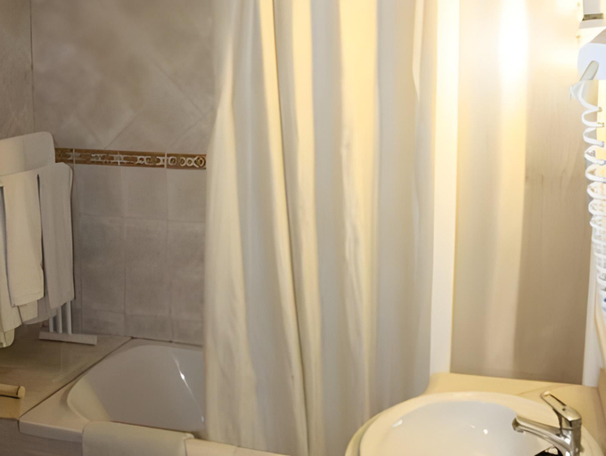Bathroom 5, Apartamentos Monte dos Avos, Albufeira by AlgarveBlossom, Albufeira
