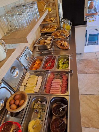 Food & Drinks