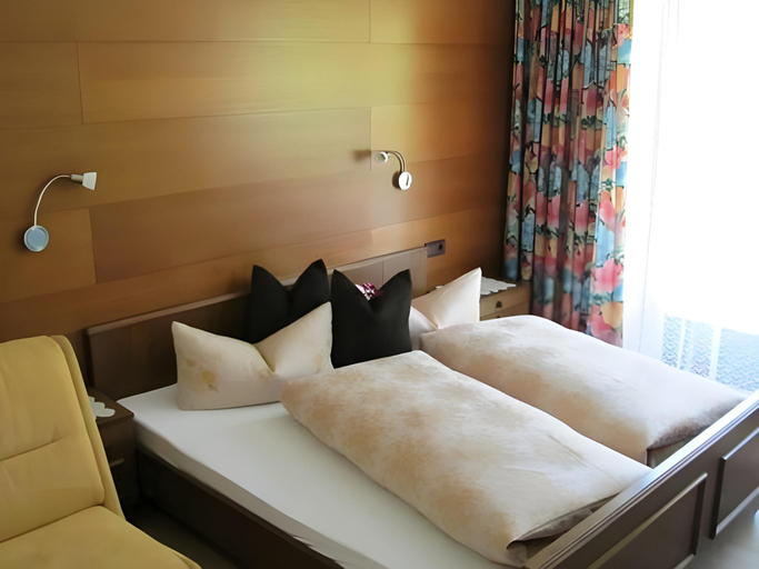 Bedroom 2, Apart Garni Lais, Landeck