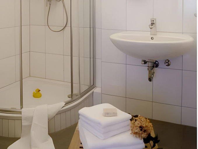 Bathroom 5, Gemunder Ferienpark Salzberg, Euskirchen