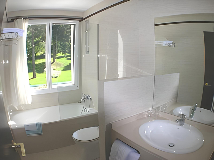 Bathroom 3, Coma Bella