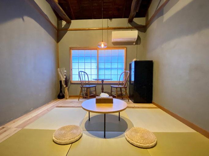 Others 3, ura 群青の間, Okayama