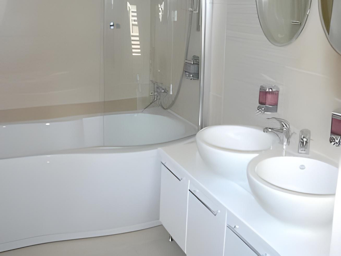 Bathroom 4, Garni Hotel Vigor - EV station, Novi Sad