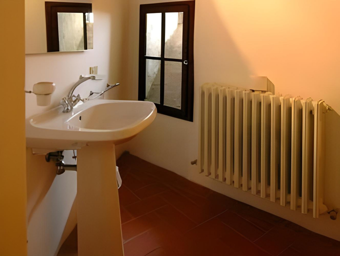 Bathroom 2, Rocca Di Castagnoli, Siena