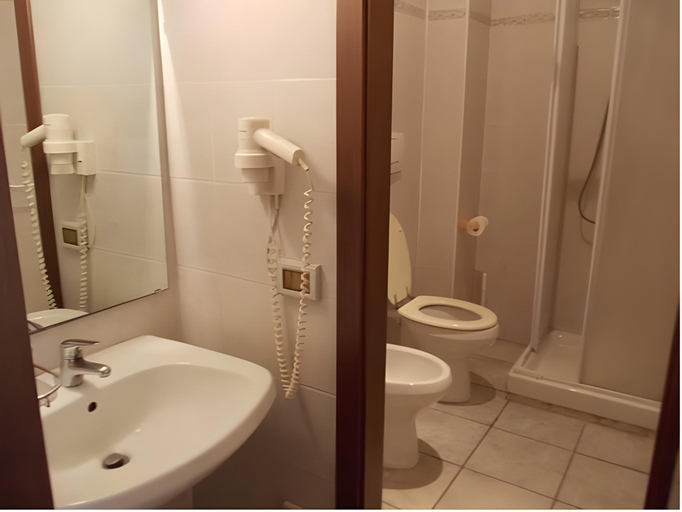 Bathroom 2, Affittacamere Andretta, Latina