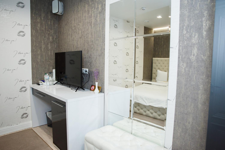 Bathroom 3, Hotel VinoGrad, Ladyzhyns'ka
