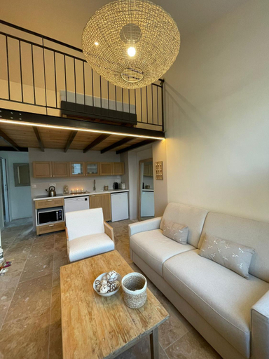 Others 3, Le Loft de Genas - la Bastide, le Chalet, le Loft, le Mas, la Paillote, Rhône