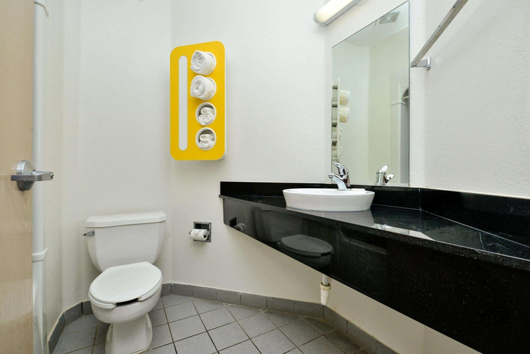 Bathroom 4, Motel 6 McKinney, TX - North, Collin