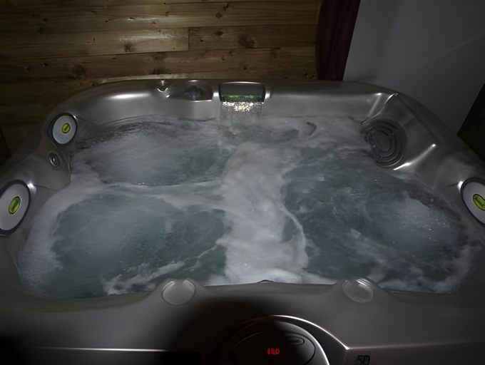 Bathroom 4, Logis Auberge Du Cheval Blanc, Morbihan