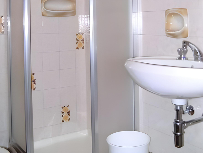 Bathroom 2, Hotel Meuble Adler - Rooms & Mountain Apartments, Sondrio
