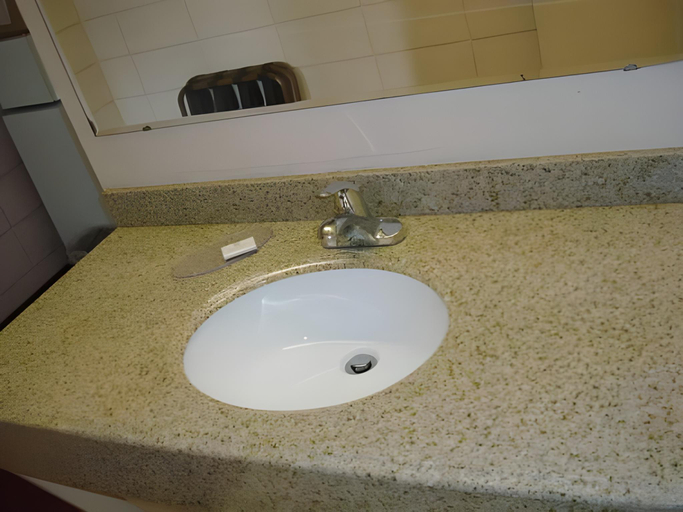Bathroom 2, Eldon Inn, Miller