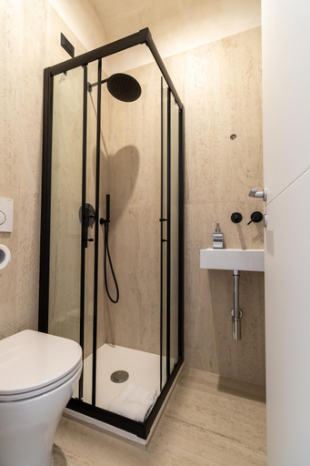 Bathroom 4, Cunabu Urbano, Rome