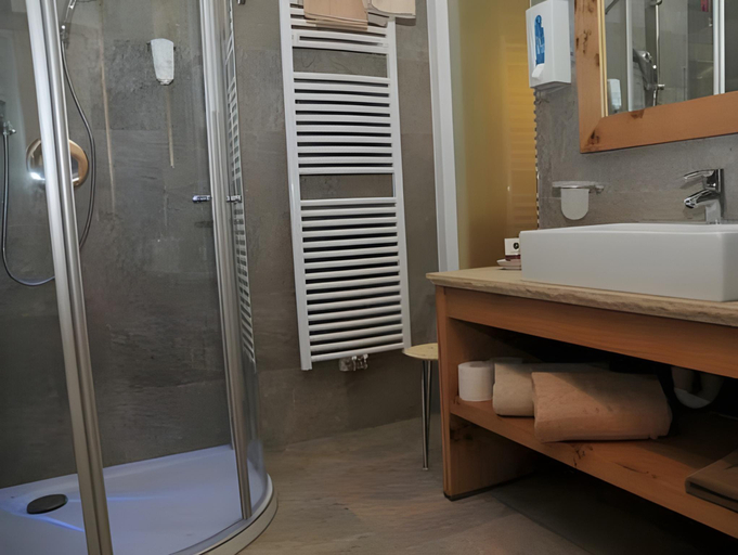 Bathroom 5, Boutique Hotel Diana, Trento