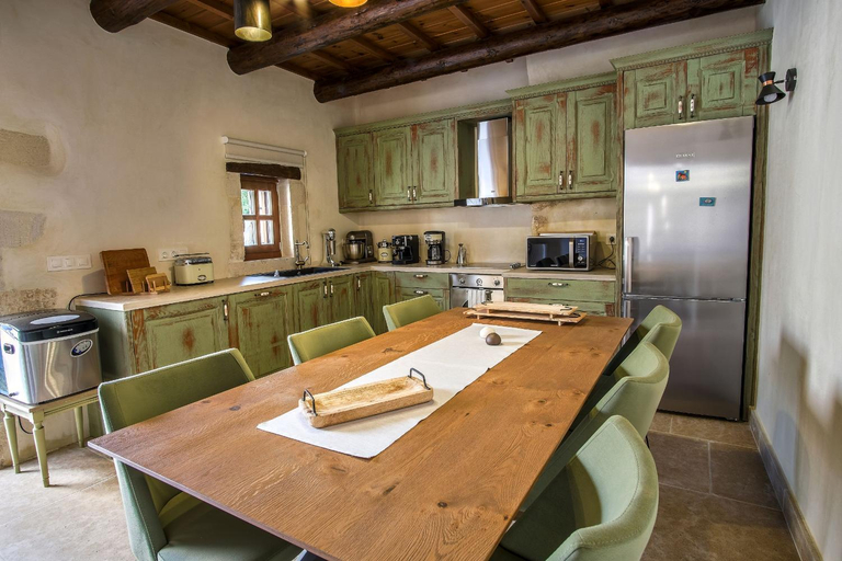 Others 4, Wild Violet Villa: an old vision of luxury, Crete