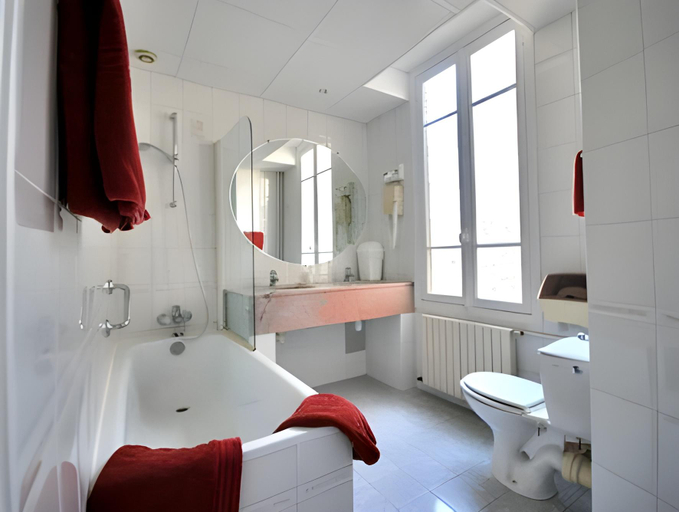 Bathroom, Hotel De La Cathedrale, Marne