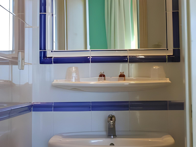 Bathroom 3, Les Galets Hotel et B&B, Var