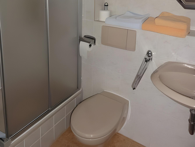 Bathroom 1, Gasthaus zu Melchendorf, Erfurt