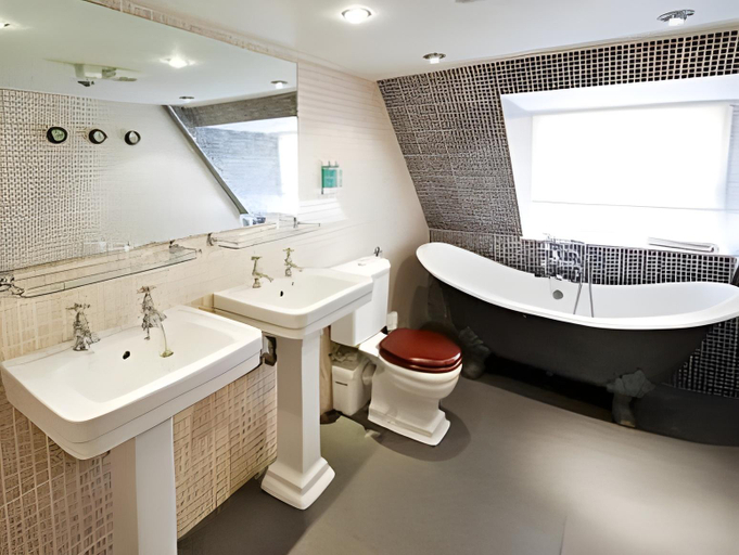 Bathroom 3, Antelope by Greene King Inns, Poole