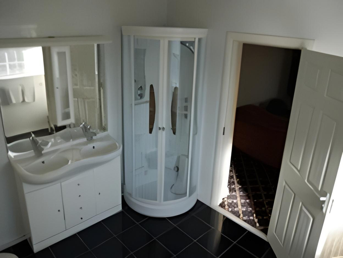 Bathroom 2, Drummond Hotel, Causeway Coast and Glens