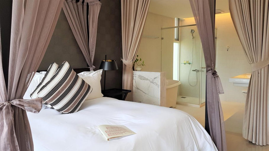 Bedroom 3, Around The Tree Manor, Miaoli