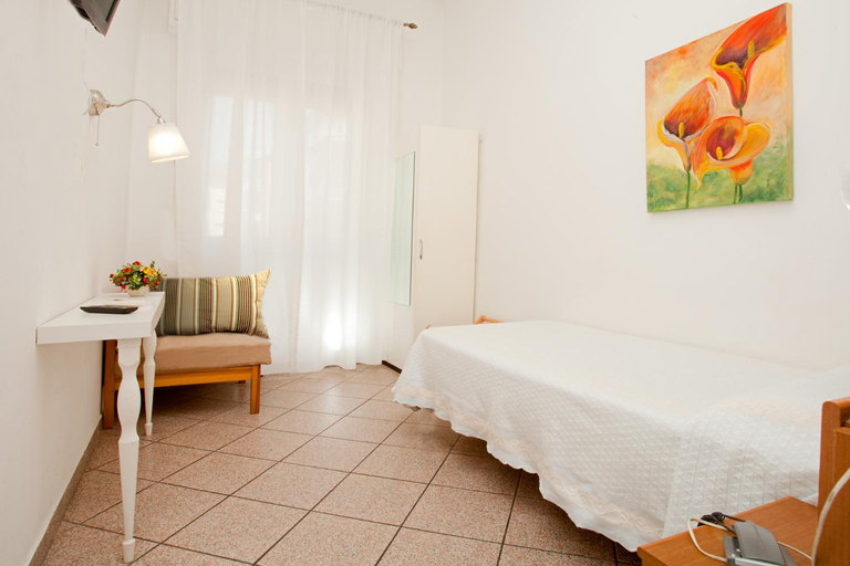 Bedroom 3, Hotel Lydia, Savona