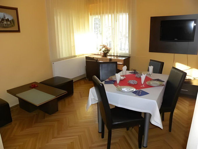 Others 5, Casa Enescu, Bran