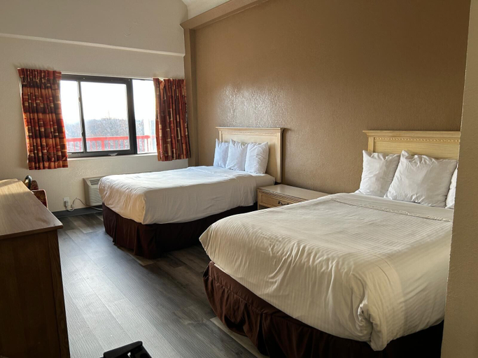 Bedroom 3, Hilltop Inn & Suites, Westchester