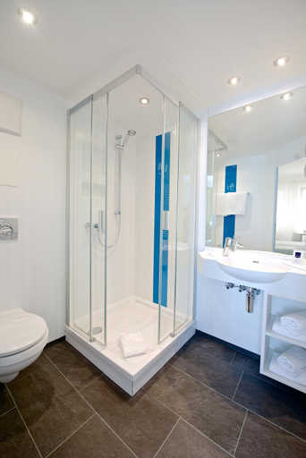 Bathroom, Hotel Bayerischer Hof, Lindau (Bodensee)