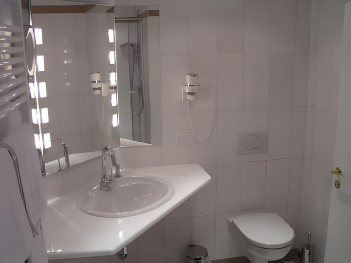 Bathroom 3, Hotel Kalenborner Hohe, Ahrweiler