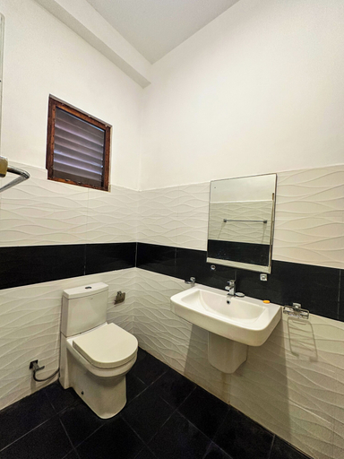 Bathroom 3, New Panda House, Galle Four Gravets