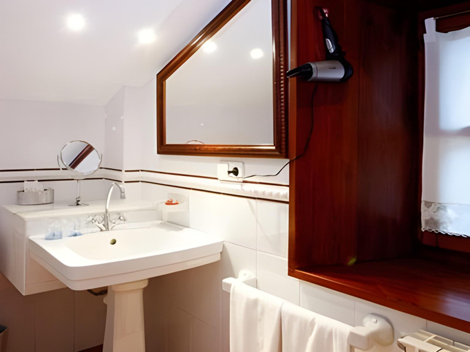 Bathroom 2, La Casona De Pio, Asturias