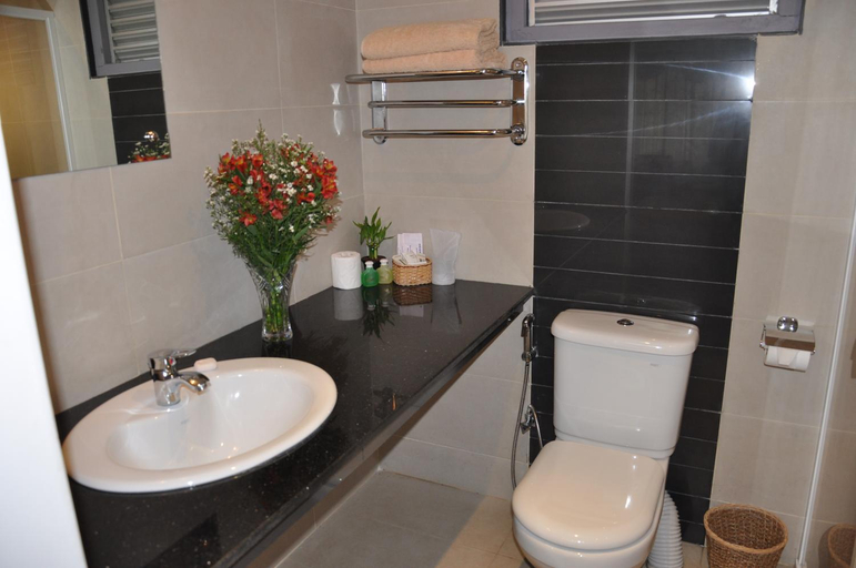 Bathroom 3, Orient Hotel, Bandarawela