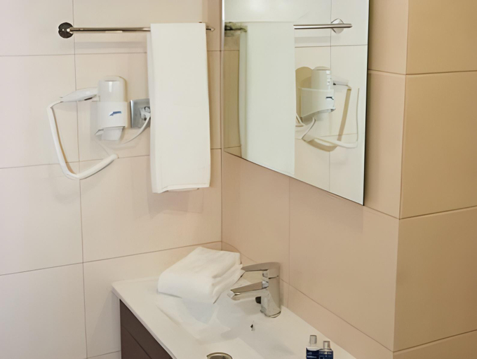 Bathroom 5, Apartahotel & Spa Jacetania, Huesca