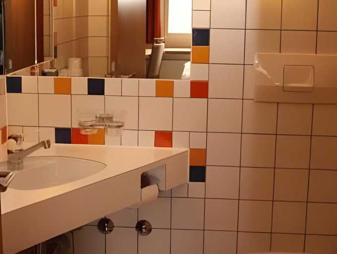 Bathroom 4, Hotel Balsthal, Thal