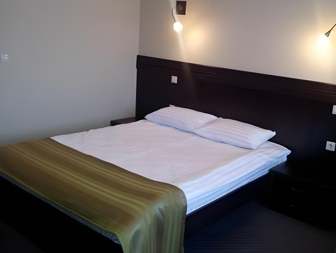 Bedroom 2, Hotel Restaurant Alesia, Livezeni